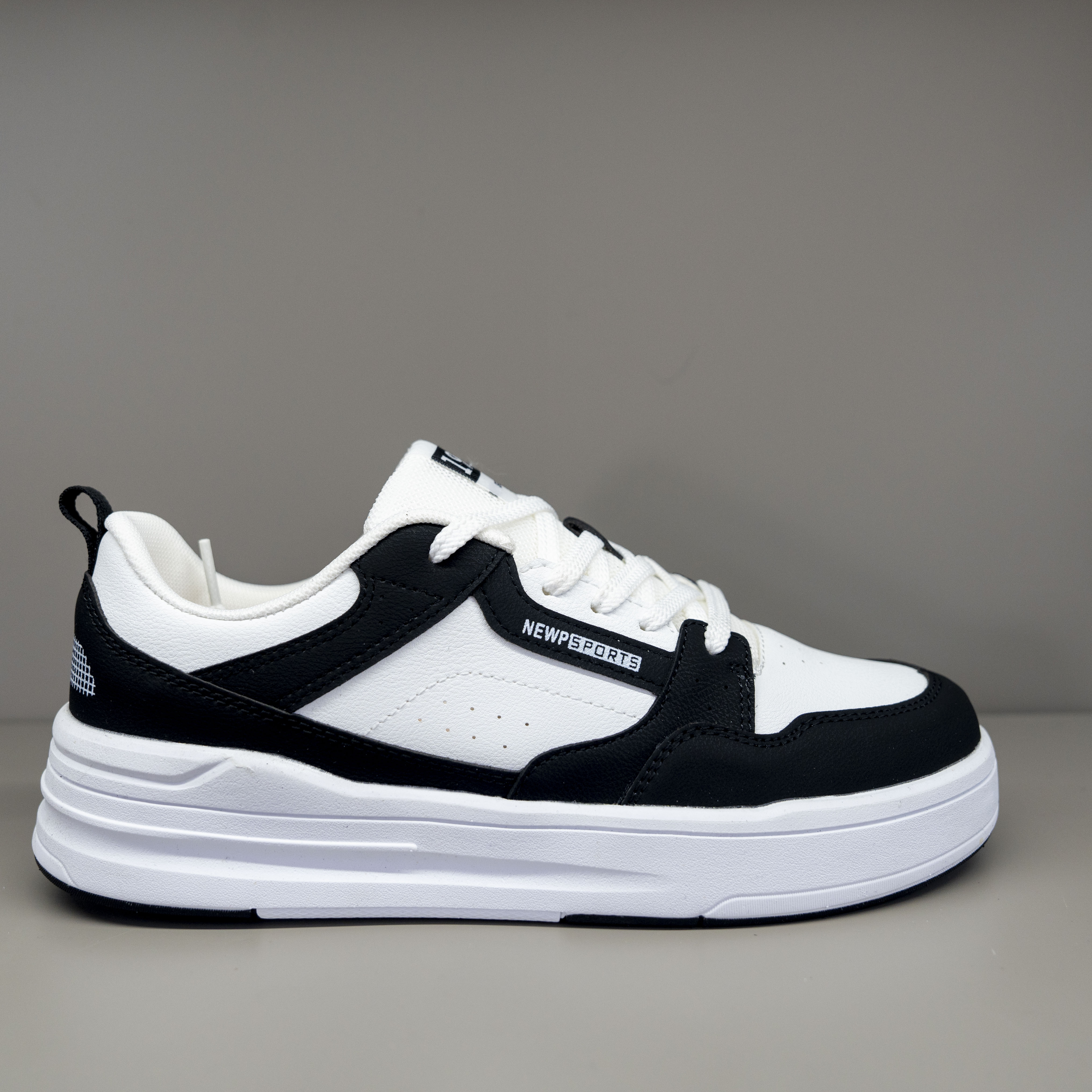 男鞋2025新款港风潮流百搭厚底耐磨小白鞋休闲运动低帮平板鞋