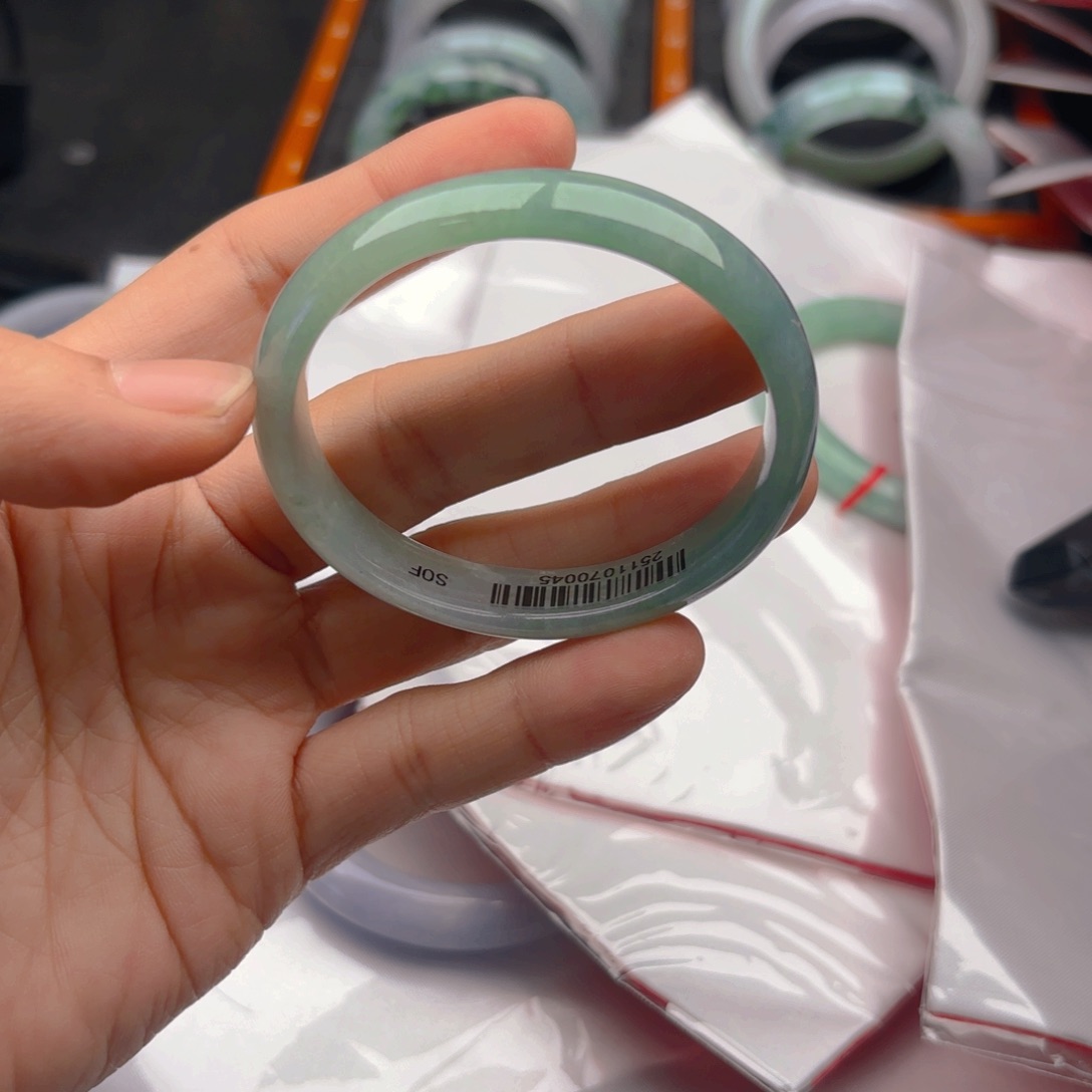 翡翠未镶嵌手镯54. 107