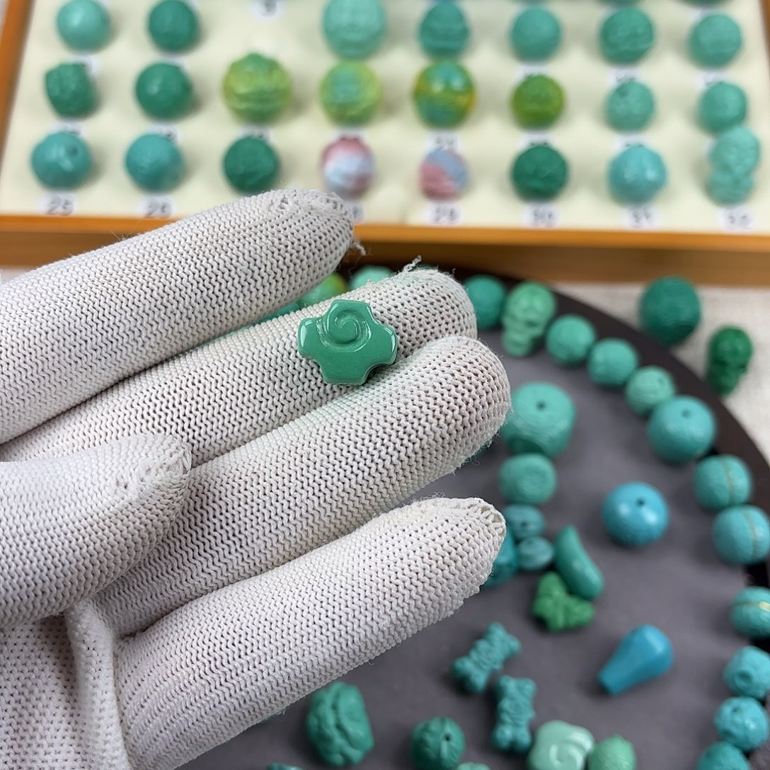 红***淇原生态精品配饰雕件