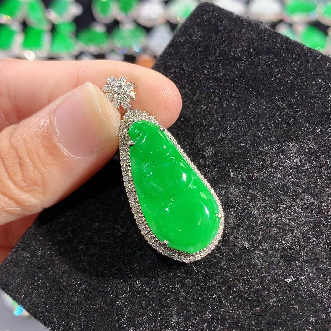 翡翠18K金镶嵌颈饰