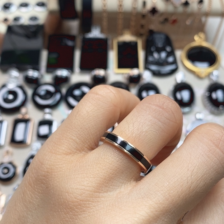 翡翠18K金镶嵌戒指