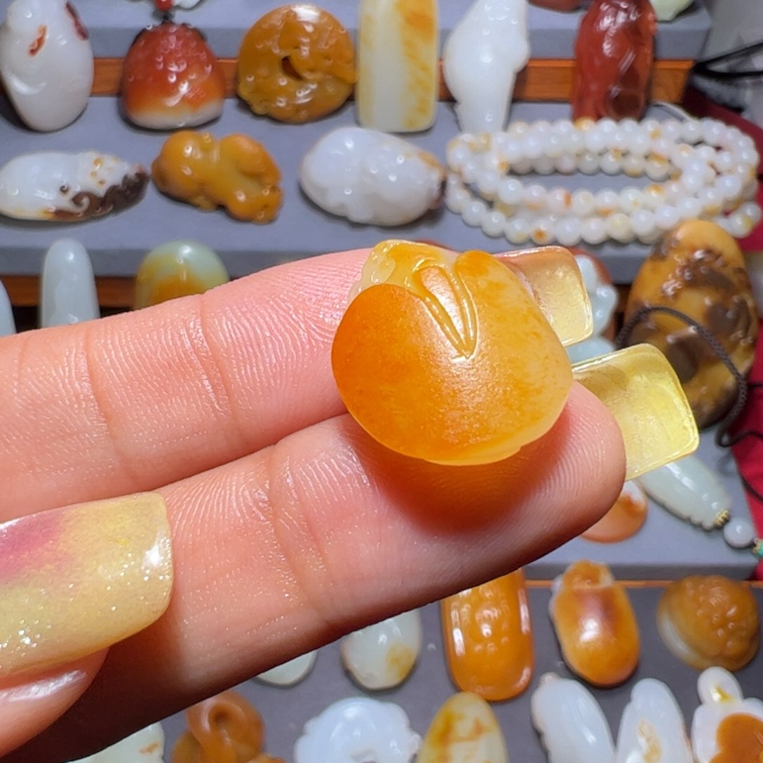 和田玉未镶嵌颈饰钱***?