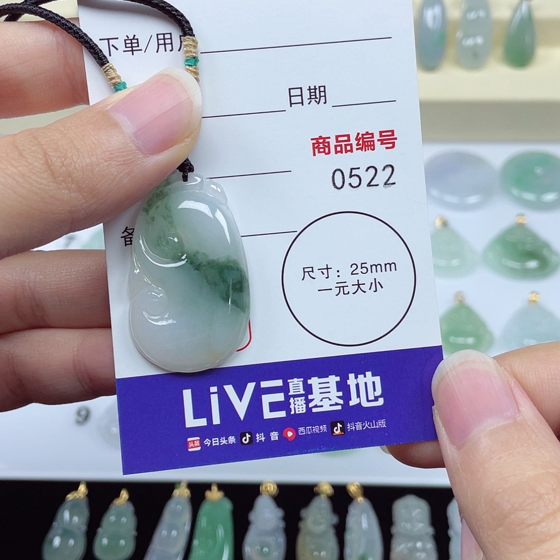 翡翠颈饰未镶嵌翡翠