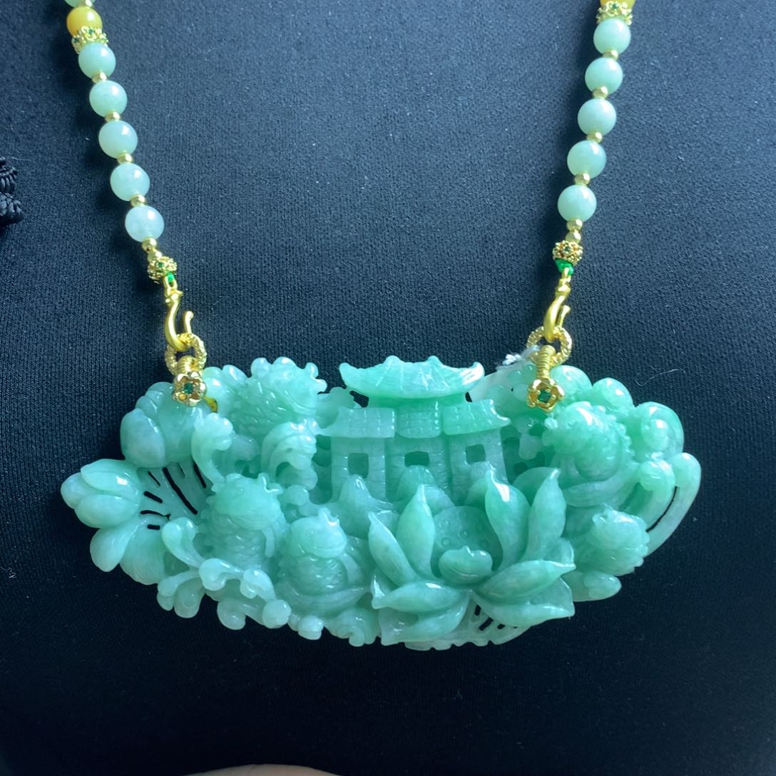 翡翠颈饰未镶嵌翡翠