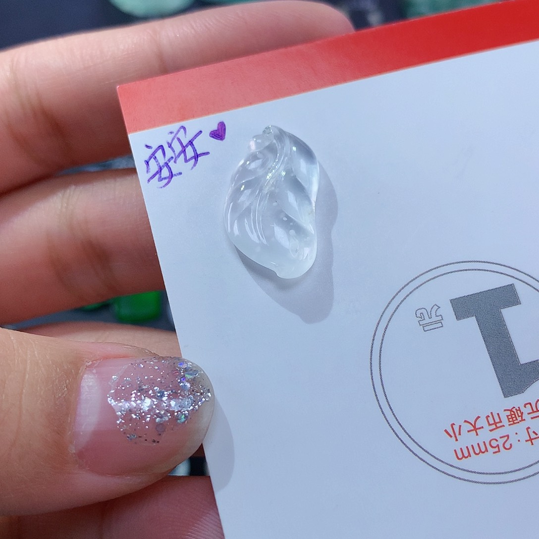 翡翠颈饰未镶嵌 天然翡翠高冰叶子