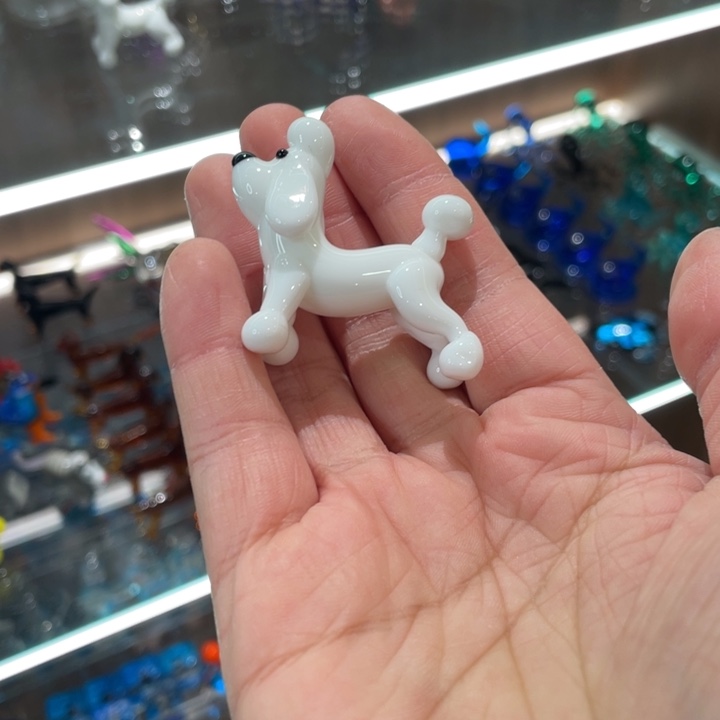 手工艺品琉璃白贵宾犬