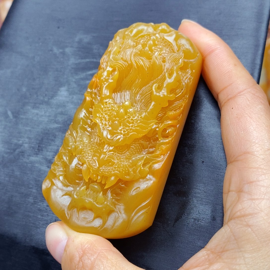 石英质玉（黄龙玉）颈饰未镶嵌