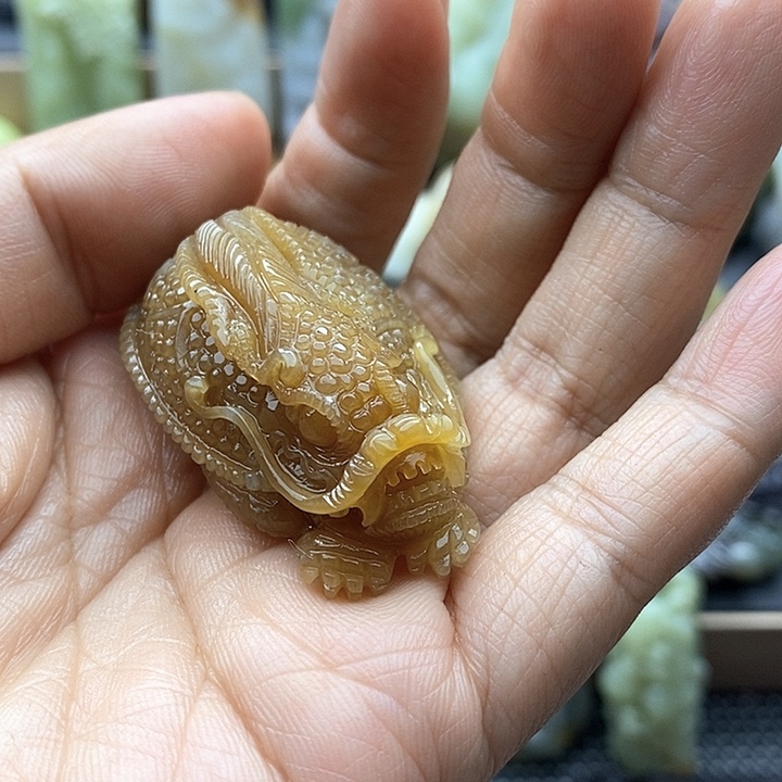 颈饰未镶嵌和田玉（糖玉）九****举