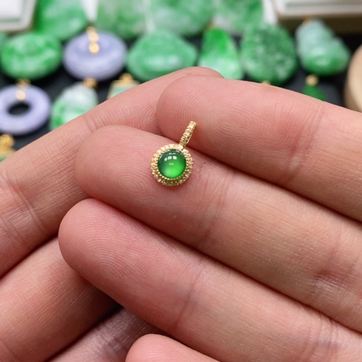 翡翠颈饰未镶嵌吊坠