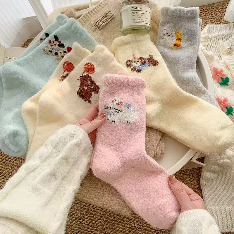 【小巴车】中筒保暖卡通动漫厚款中筒袜女短筒袜