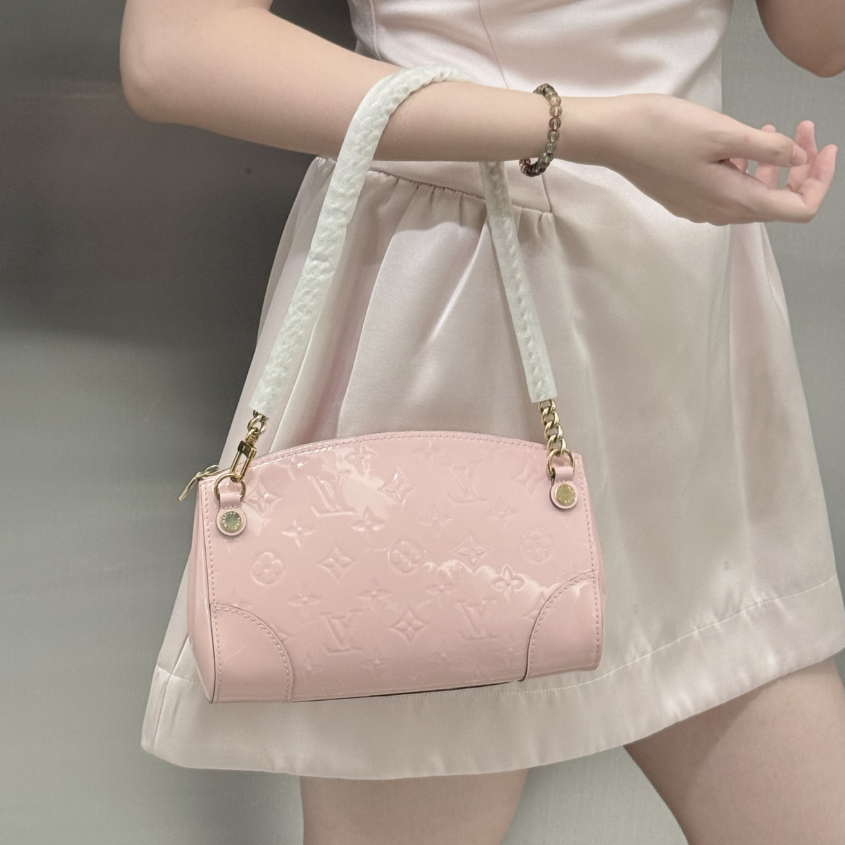 95新 LouisVuitton/路易威登 lv樱花粉漆皮单肩腋下包