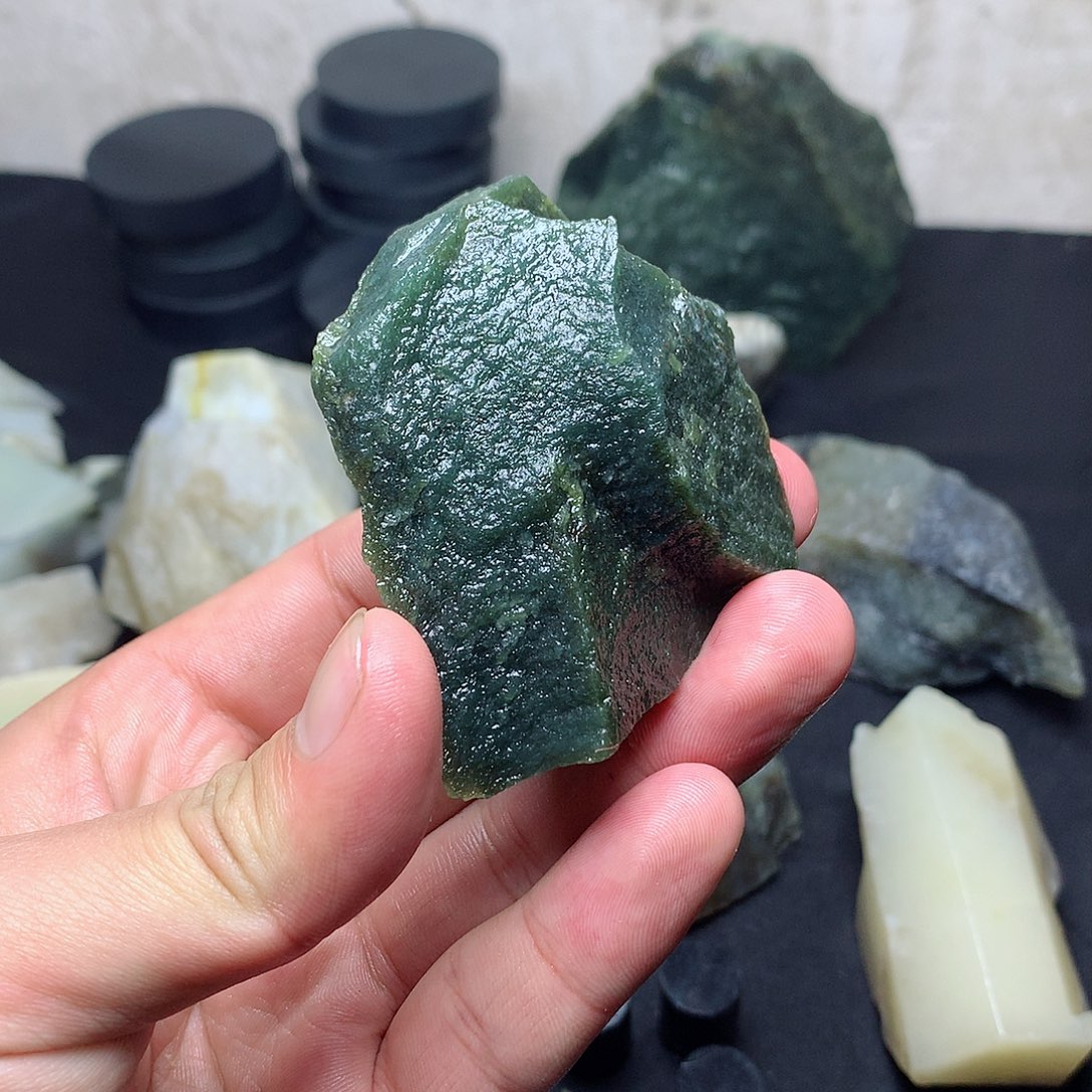 和田玉（糖玉）珠宝半成品足铂镶嵌