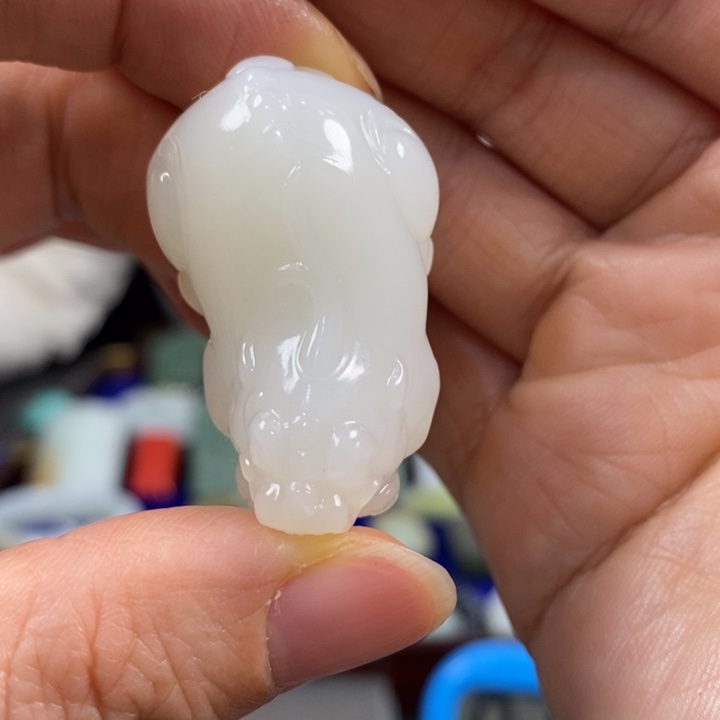 青***狼和田玉未镶嵌颈饰