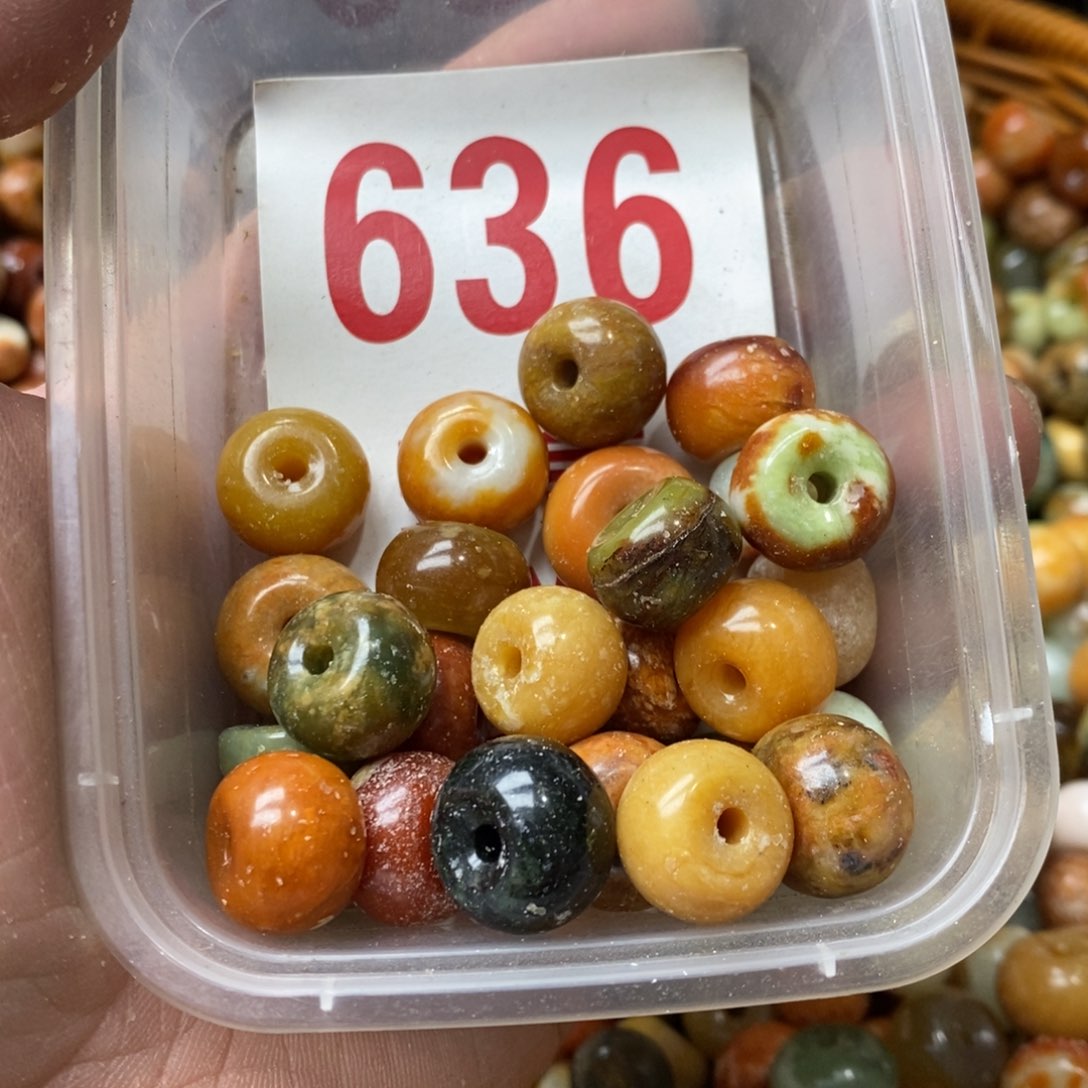 蛇纹石玉挂坠未镶嵌