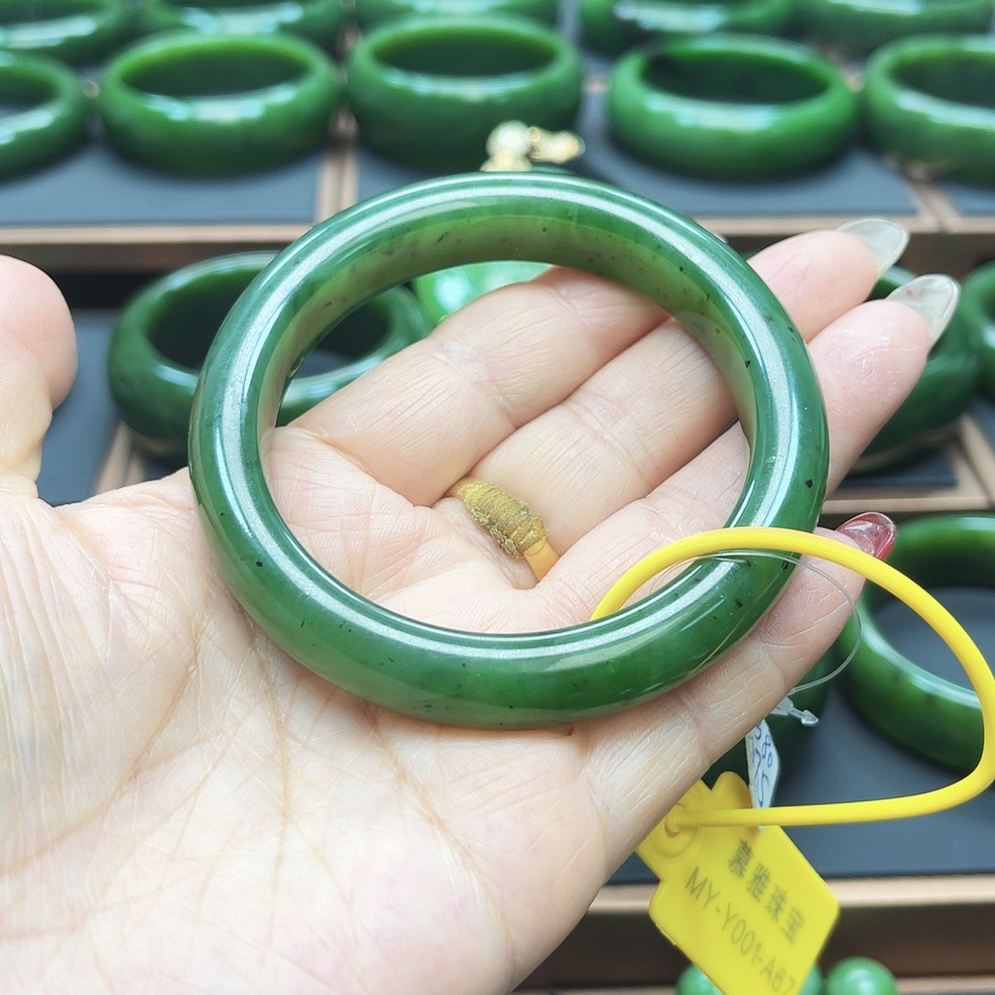 和田玉（碧玉）未镶嵌手镯