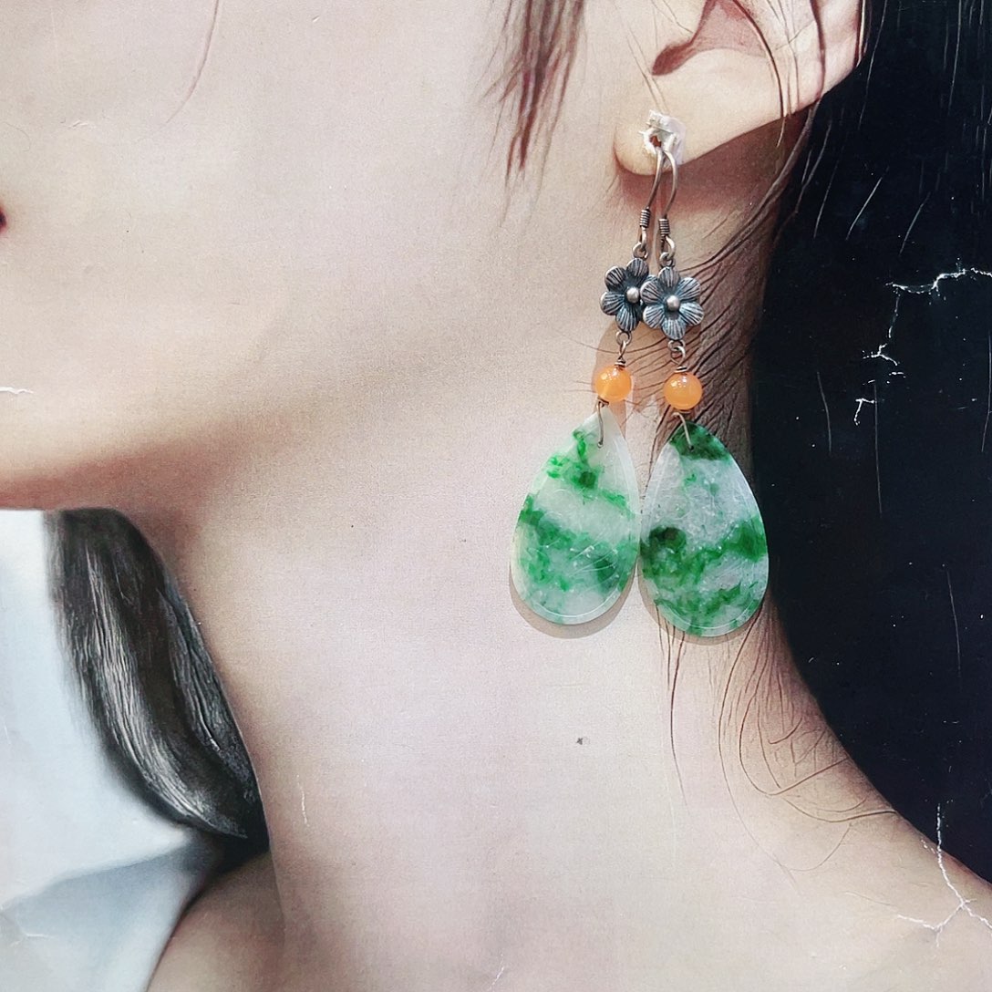 翡翠颈饰未镶嵌耳饰