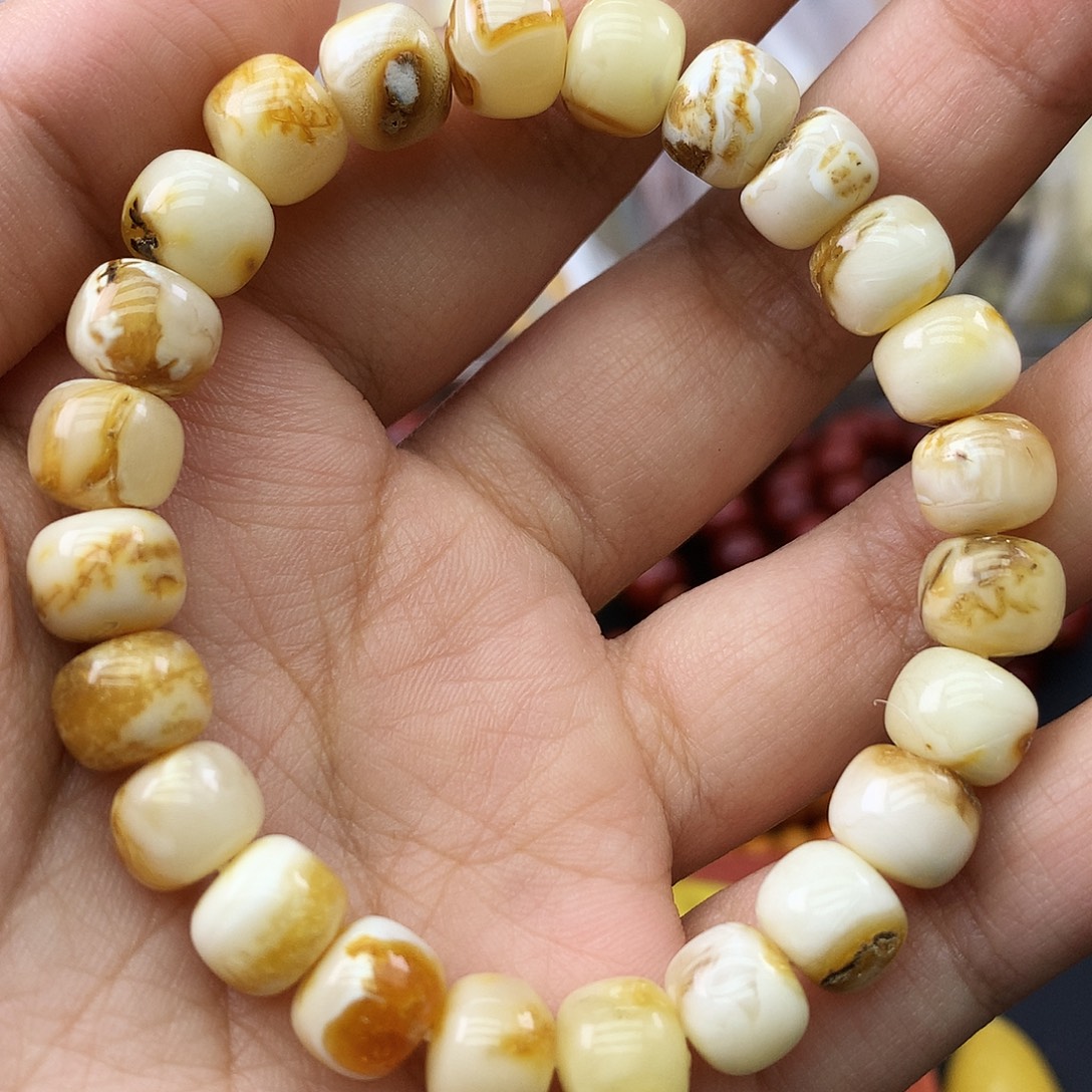 未镶嵌琥珀珠宝奇石