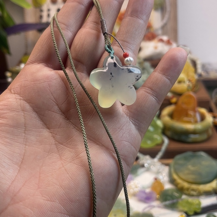 蛇纹石玉未镶嵌吊坠