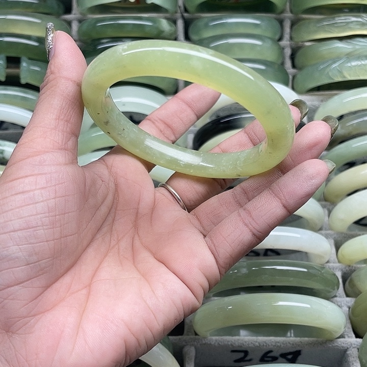 蛇纹石玉未镶嵌手镯269