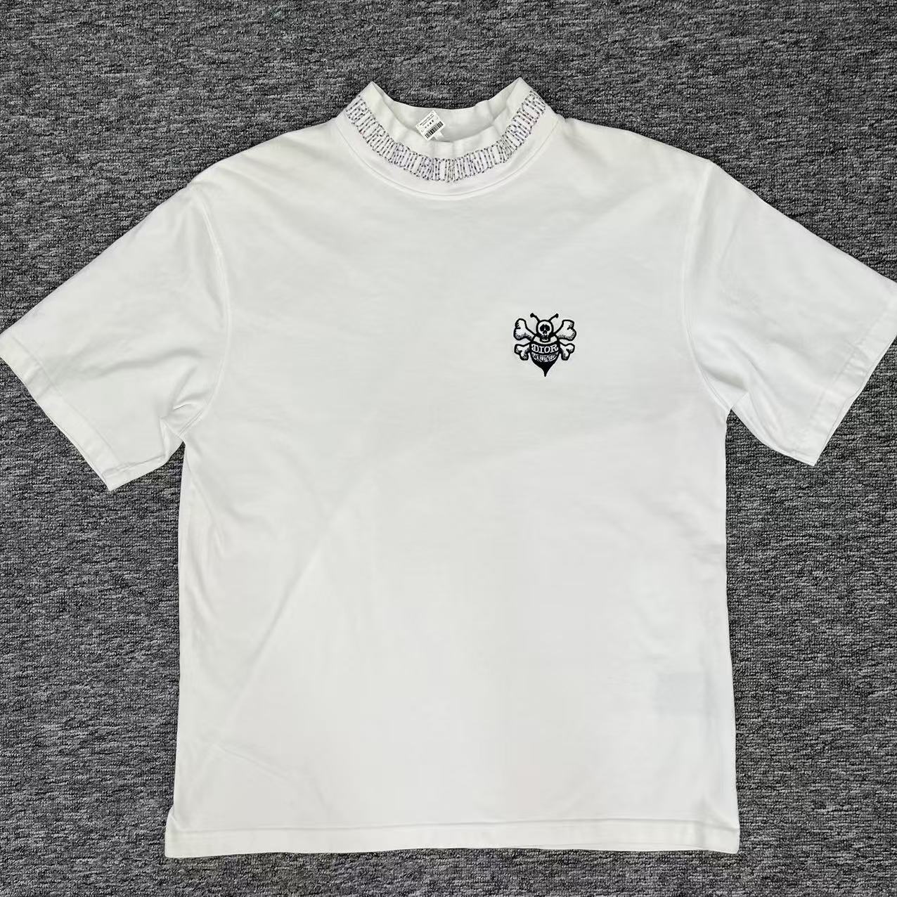 95新 DIOR/迪奥 白色高领刺绣小蜜蜂短袖/L码/95新wk1038