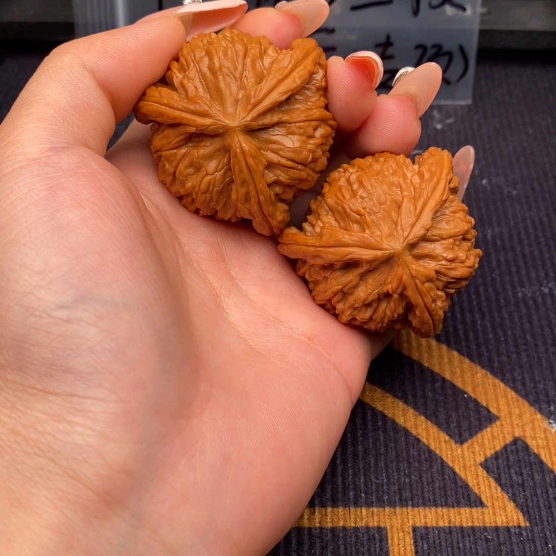 葱***儿吊坠文玩核桃白狮子