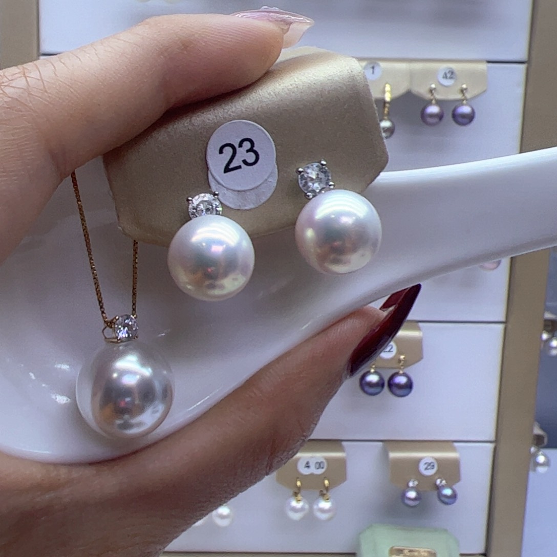 淡水珍珠吊坠(赠链)18K金镶嵌