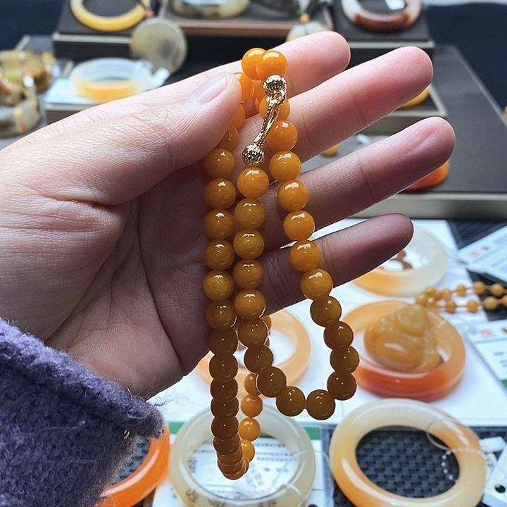 未镶嵌石英质玉（黄龙玉）手镯