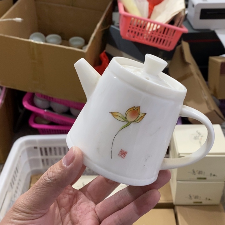陶瓷艺术品及陶瓷壶