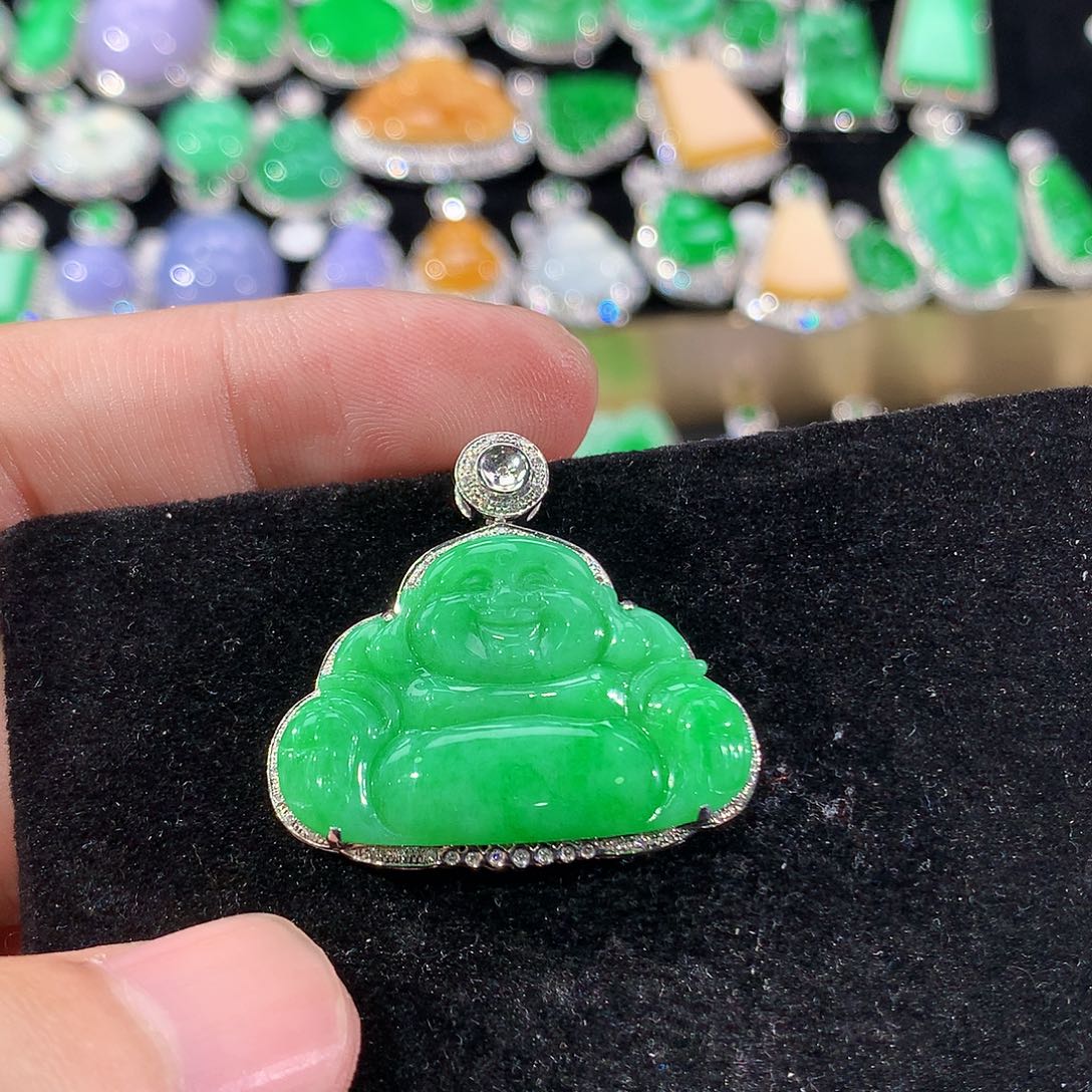 翡翠18K金镶嵌颈饰