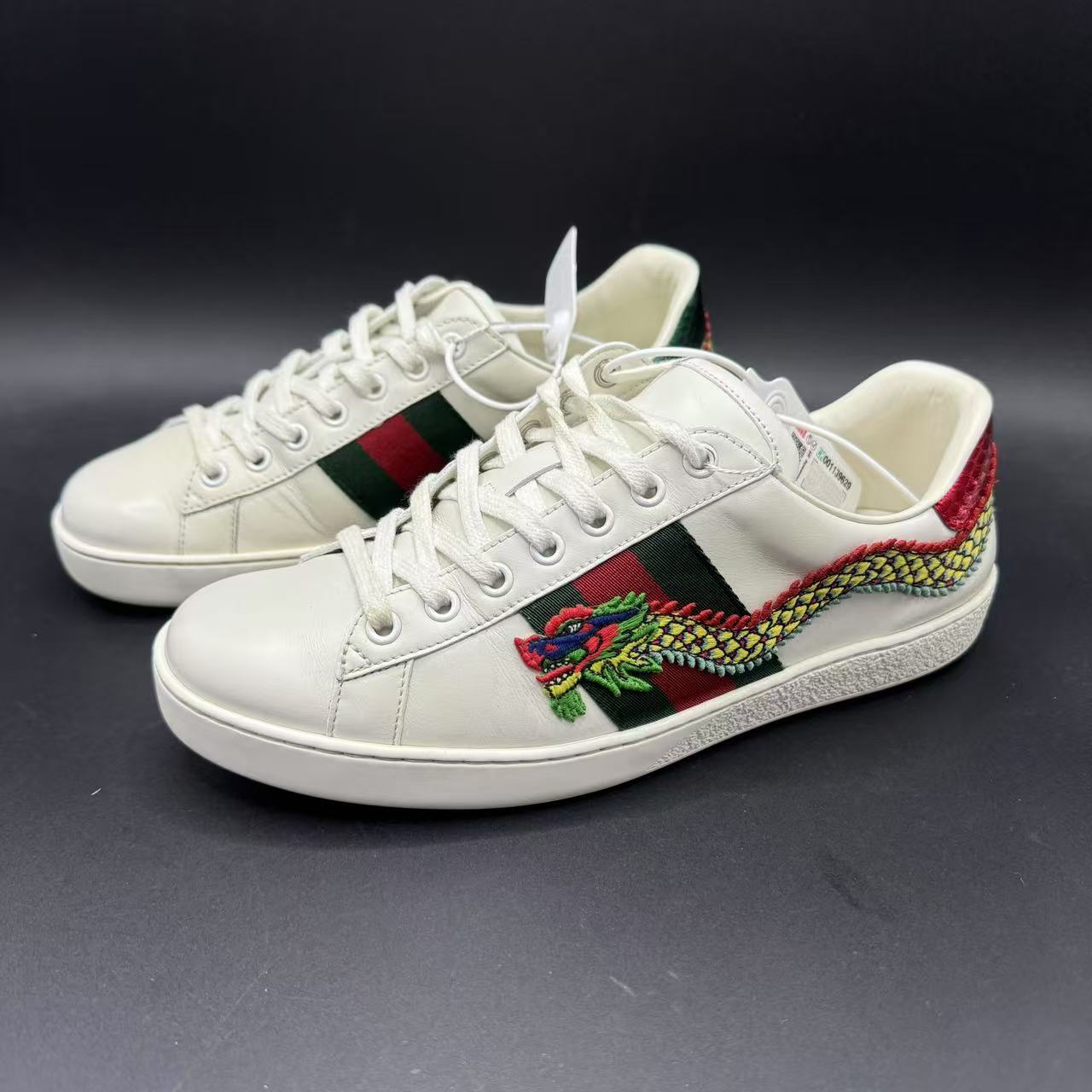 95新 GUCCI/古驰 男士时尚一条龙刺绣白色板鞋40.5码 xh072