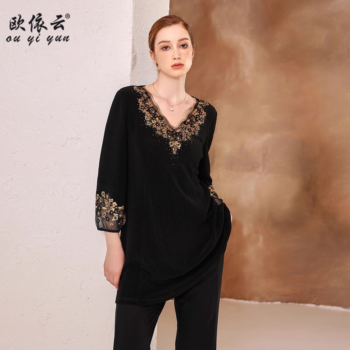 38910欧依云中老年妈妈秋装上衣中长款显瘦洋气时尚大码打底衫女