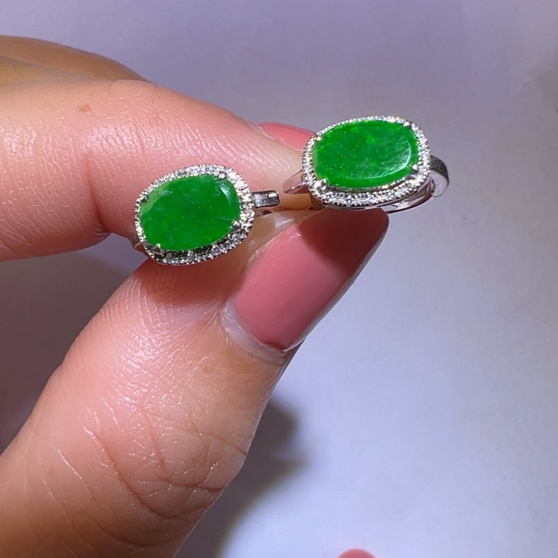 翡翠颈饰18K金镶嵌耳包