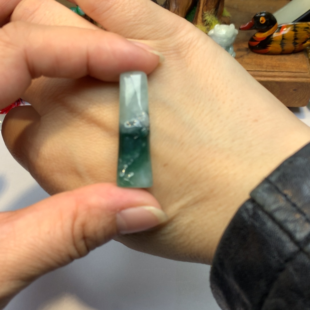 翡翠颈饰未镶嵌竹节