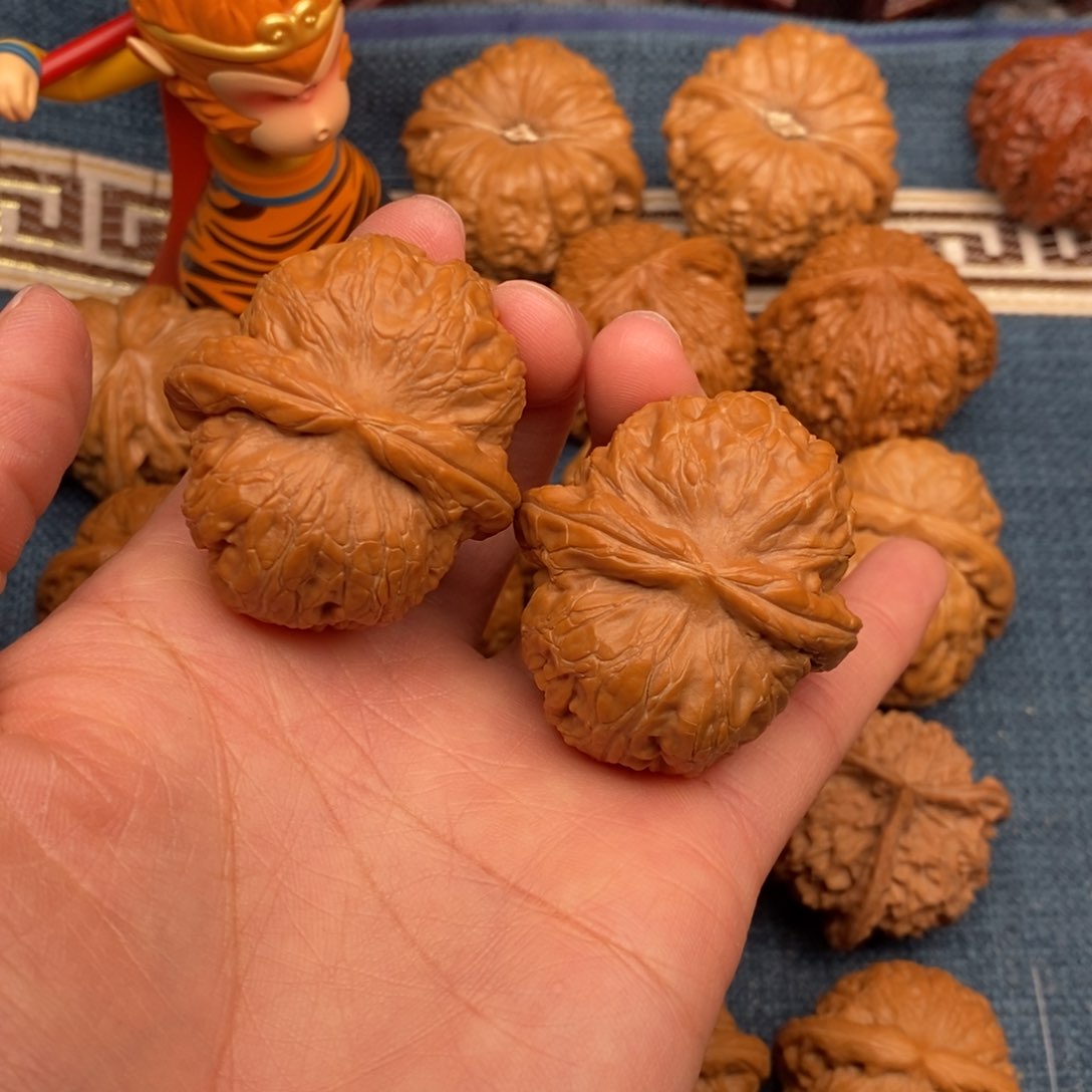 文玩核桃把件查****犬43全品元宝