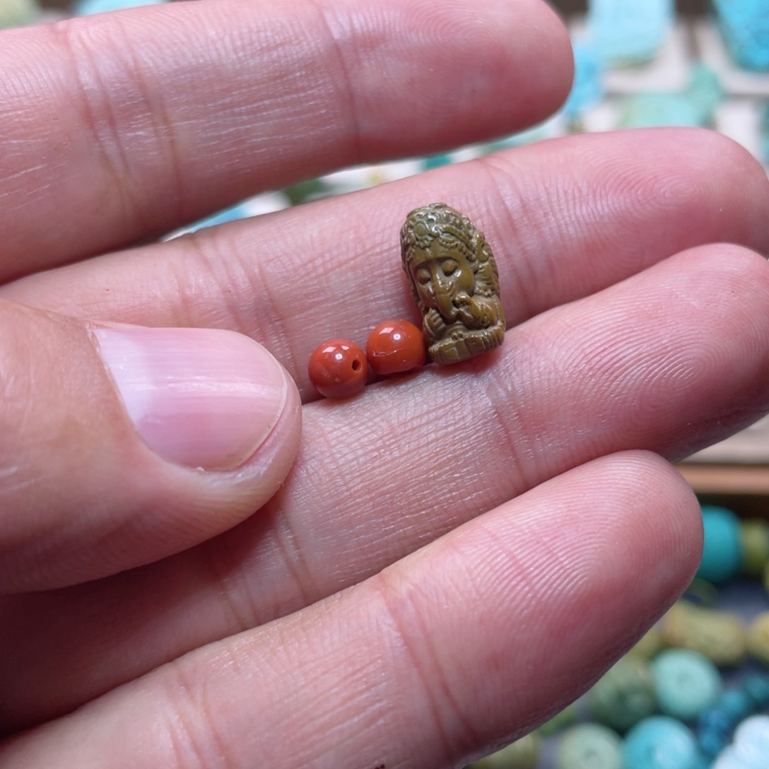 南红玛瑙配饰未镶嵌