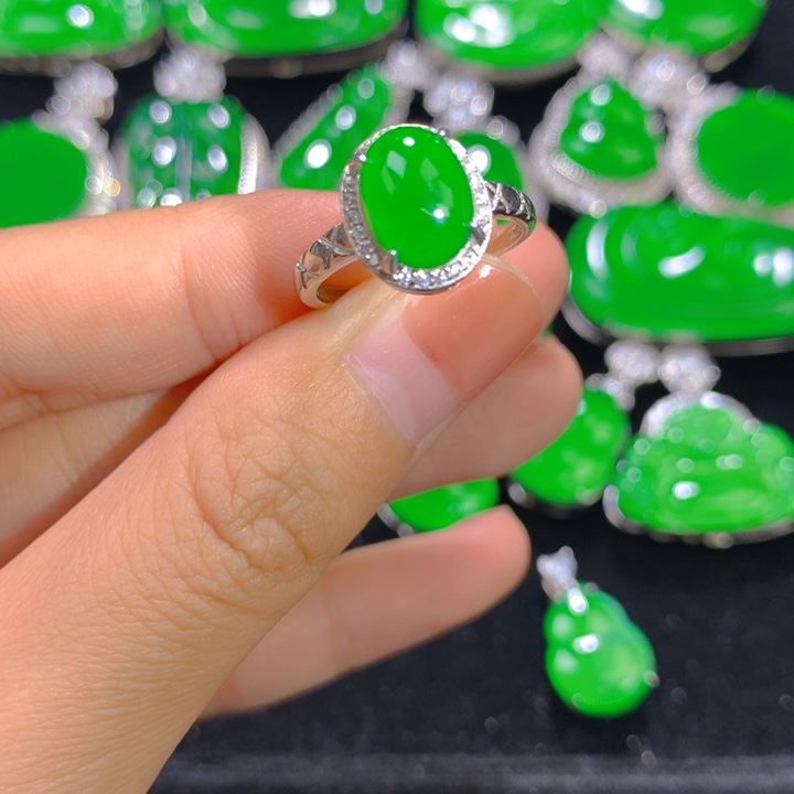 翡翠银S925镶嵌戒指一个