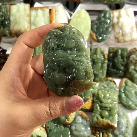 岫岩河磨玉（透闪石质玉）吊坠未镶嵌