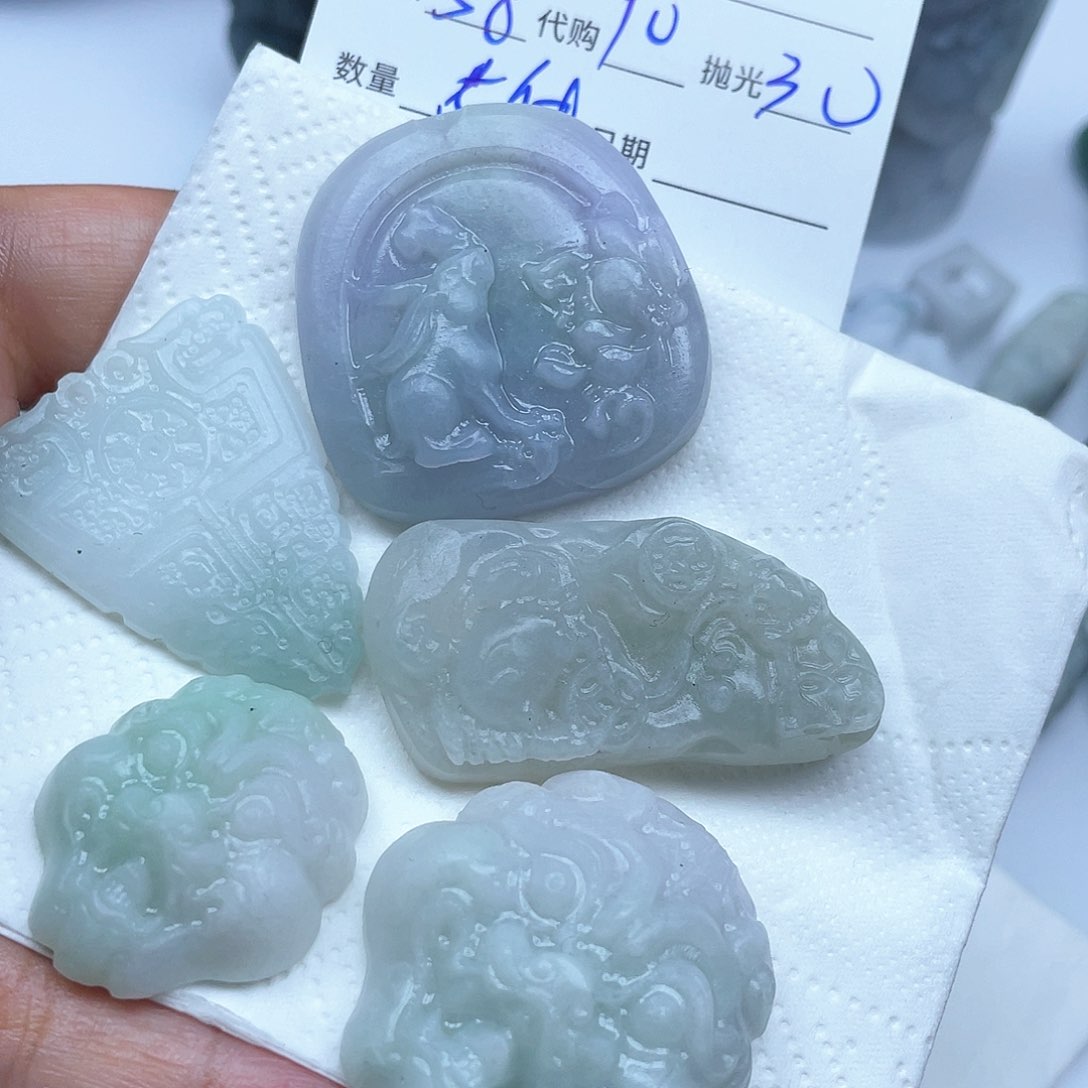 翡翠挂件未镶嵌三*