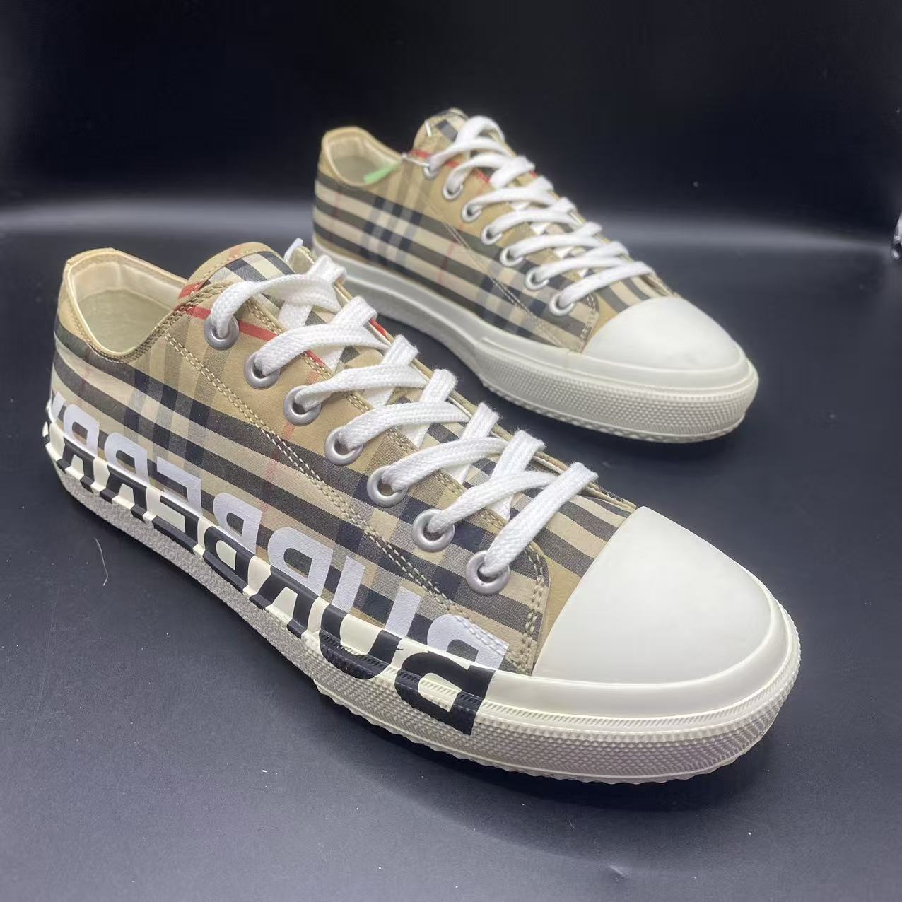 95新 BURBERRY/博柏利 【AO福利】40/42欧码 男士格纹板鞋77211