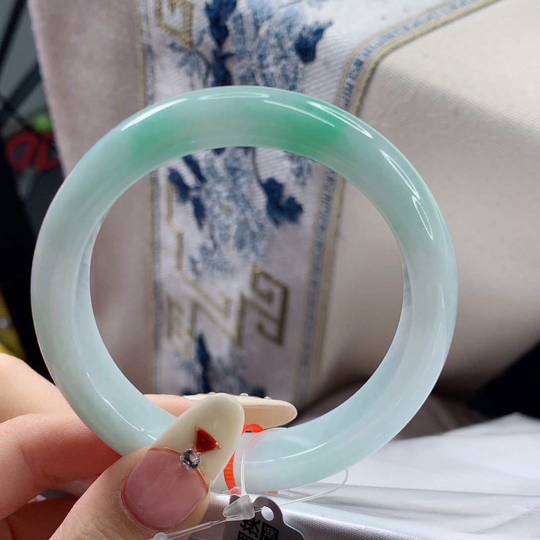 翡翠手镯未镶嵌56.4圈口