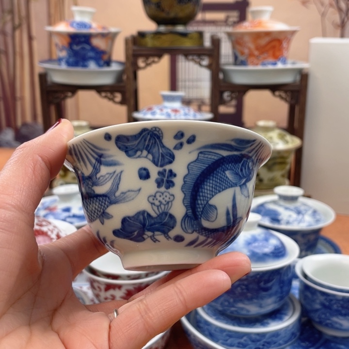 陶摆件青花鱼藻纹压手杯