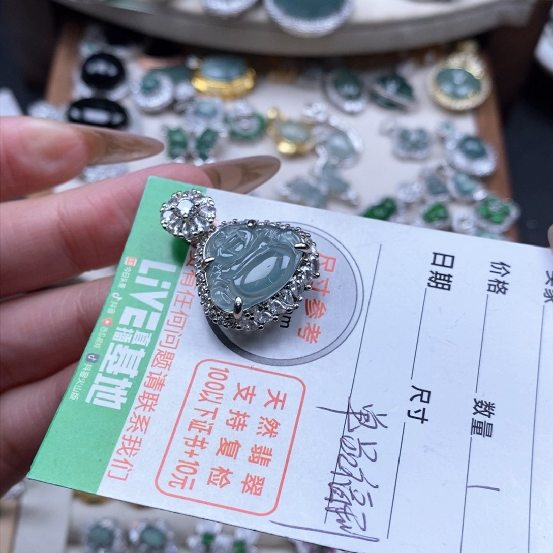 翡翠颈饰未镶嵌翡翠