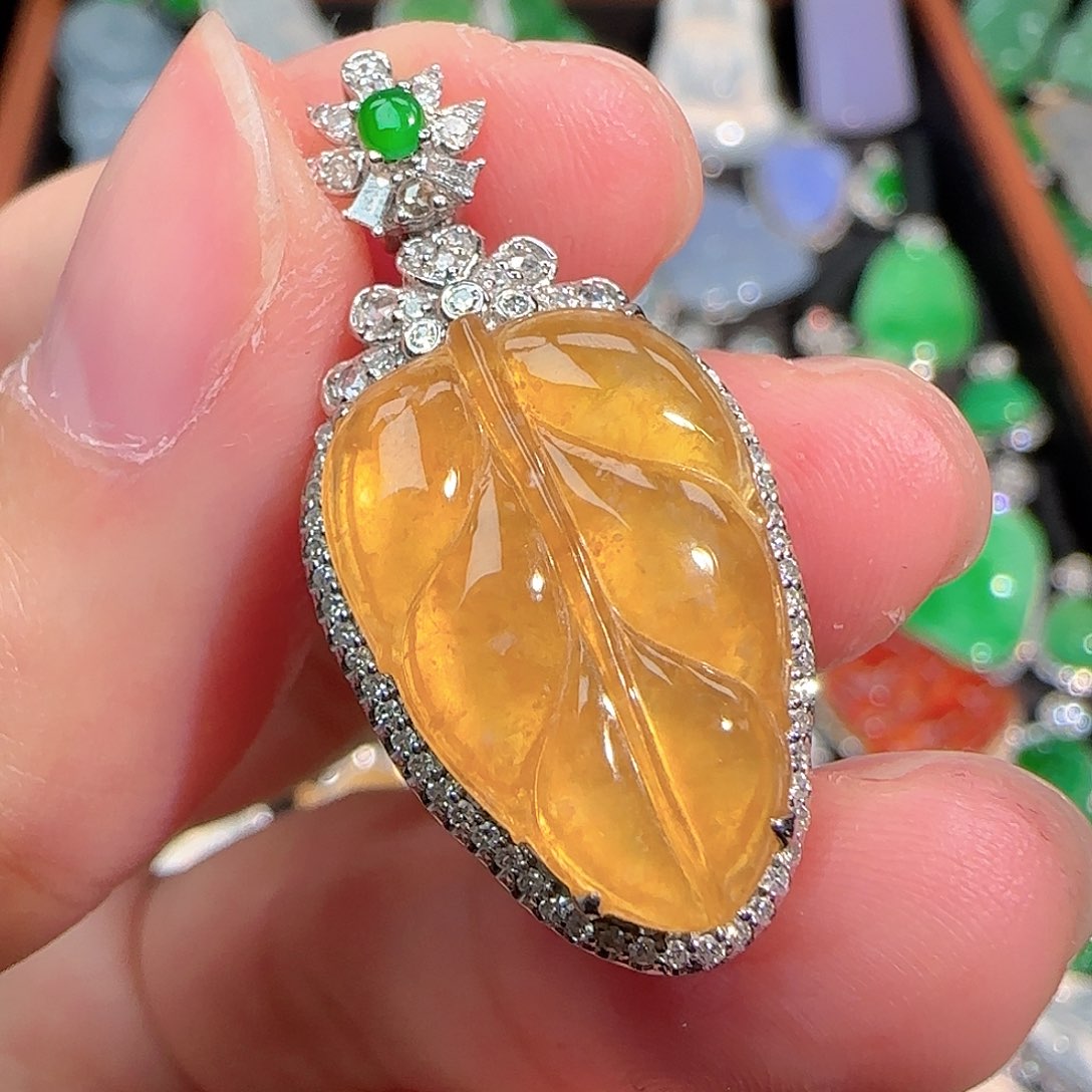 翡翠颈饰18K金镶嵌冰黄翡叶子