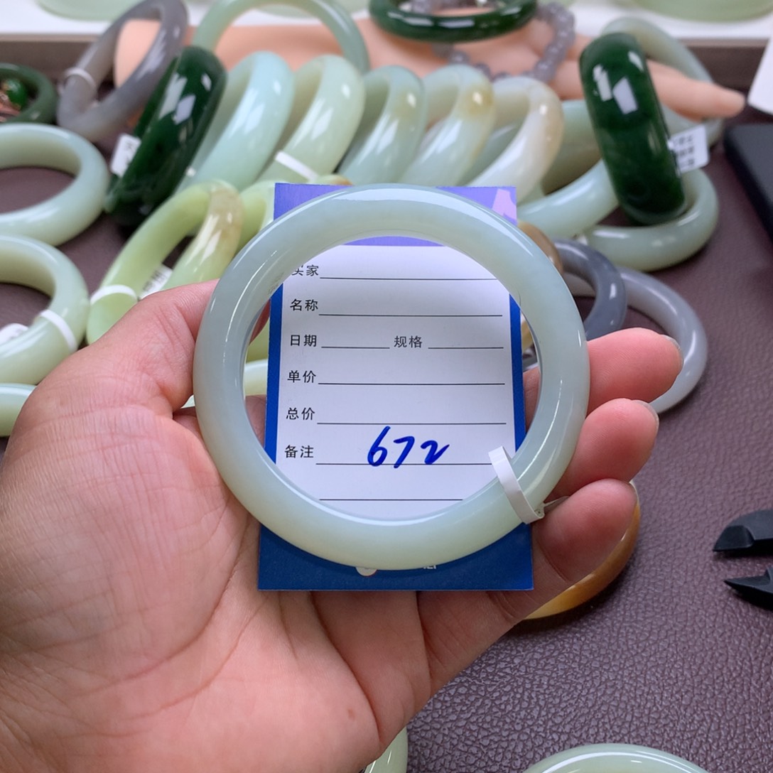 和田玉手镯未镶嵌