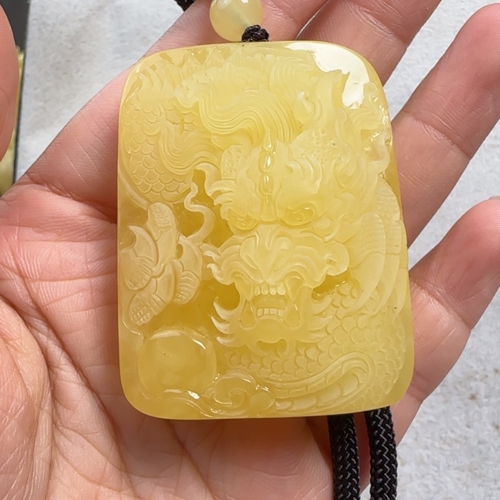 足铂镶嵌蜜蜡珠宝奇石