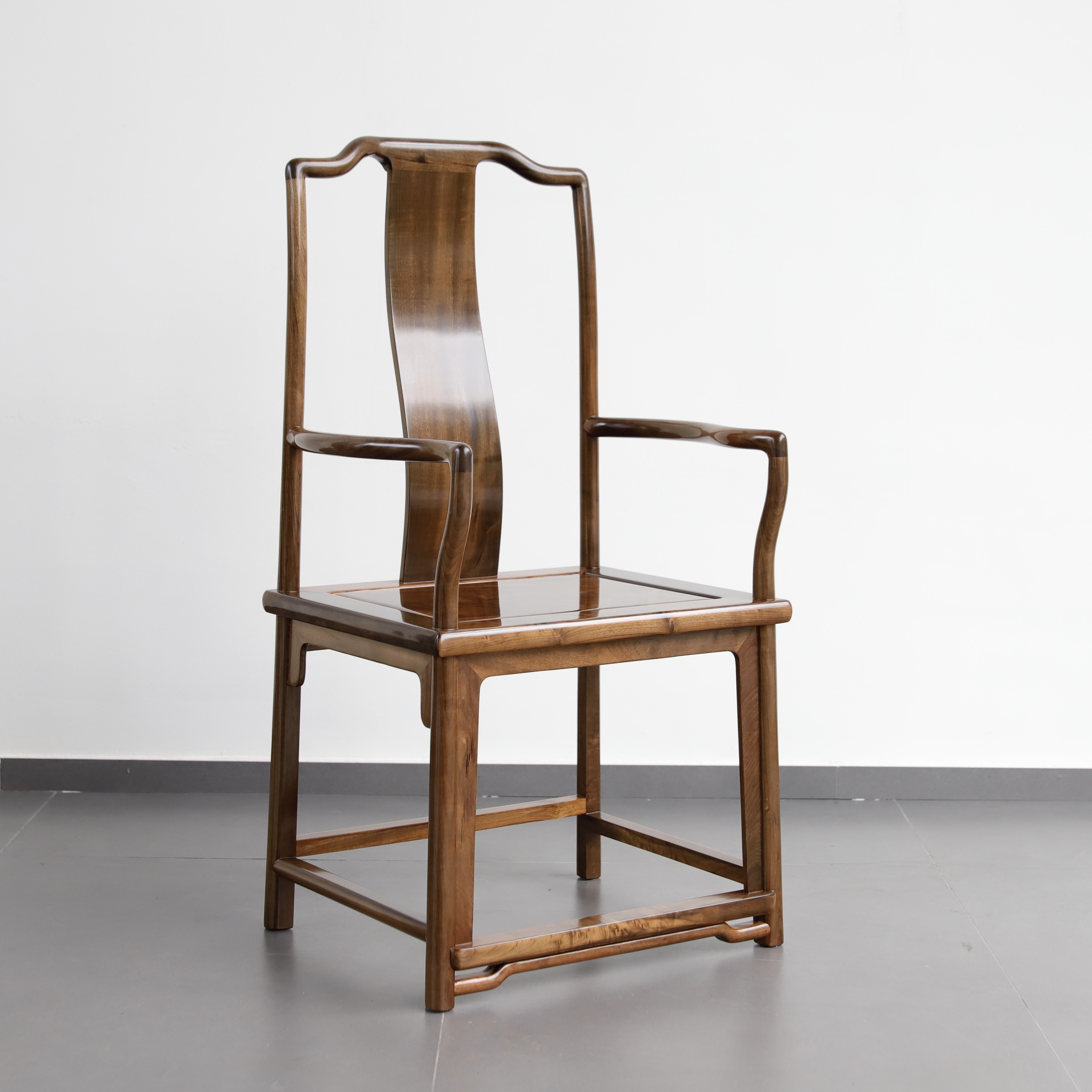 金丝楠阴沉木独板云纹主人椅南官帽椅