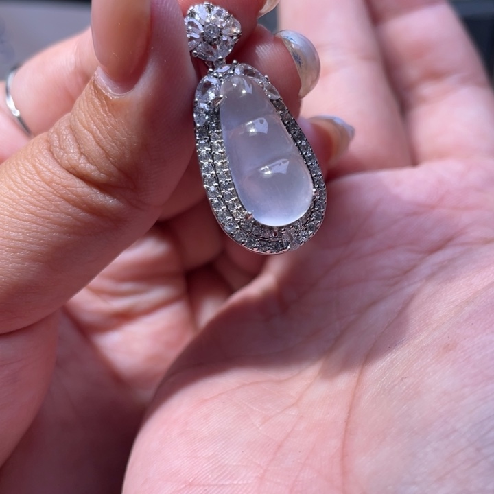 石英岩玉未镶嵌颈饰