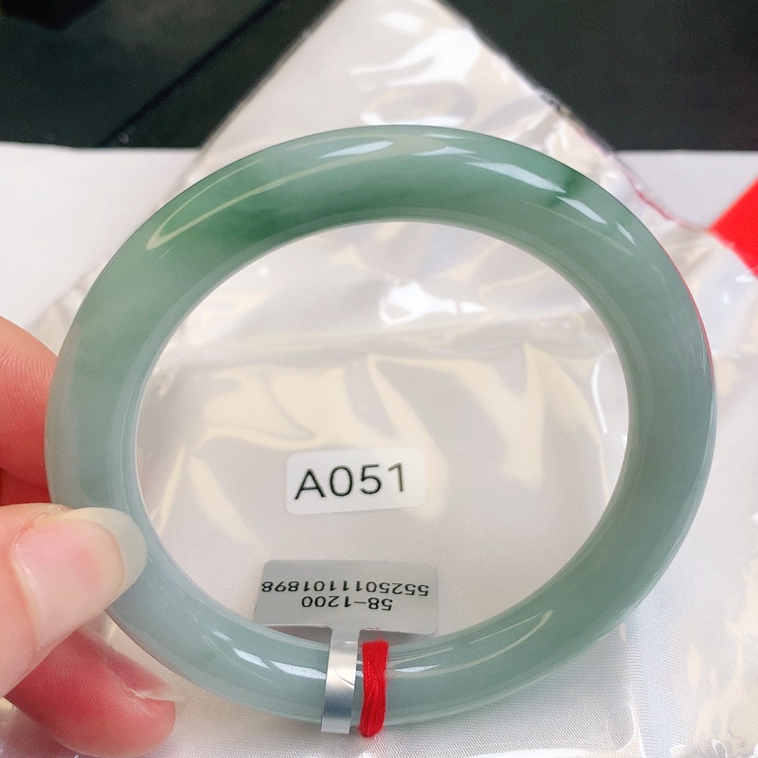【闪购商品】翡翠手镯未镶嵌缅甸天然a货翡翠