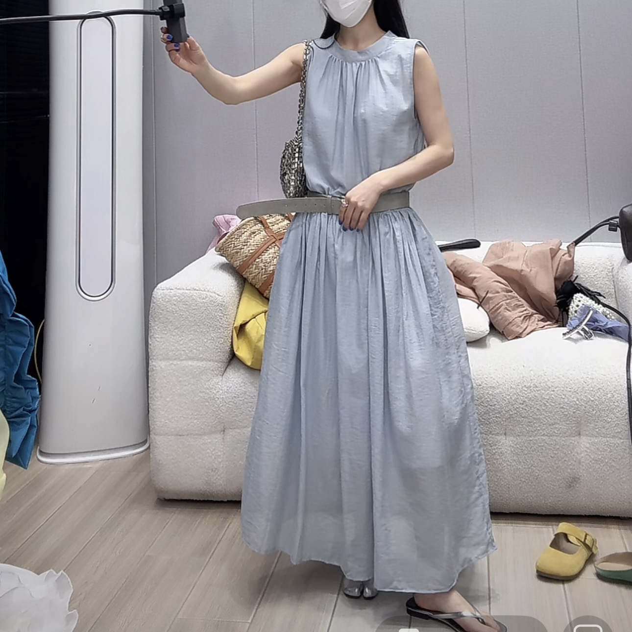 法式温柔风粉色挂脖无袖度假通勤显瘦连衣裙