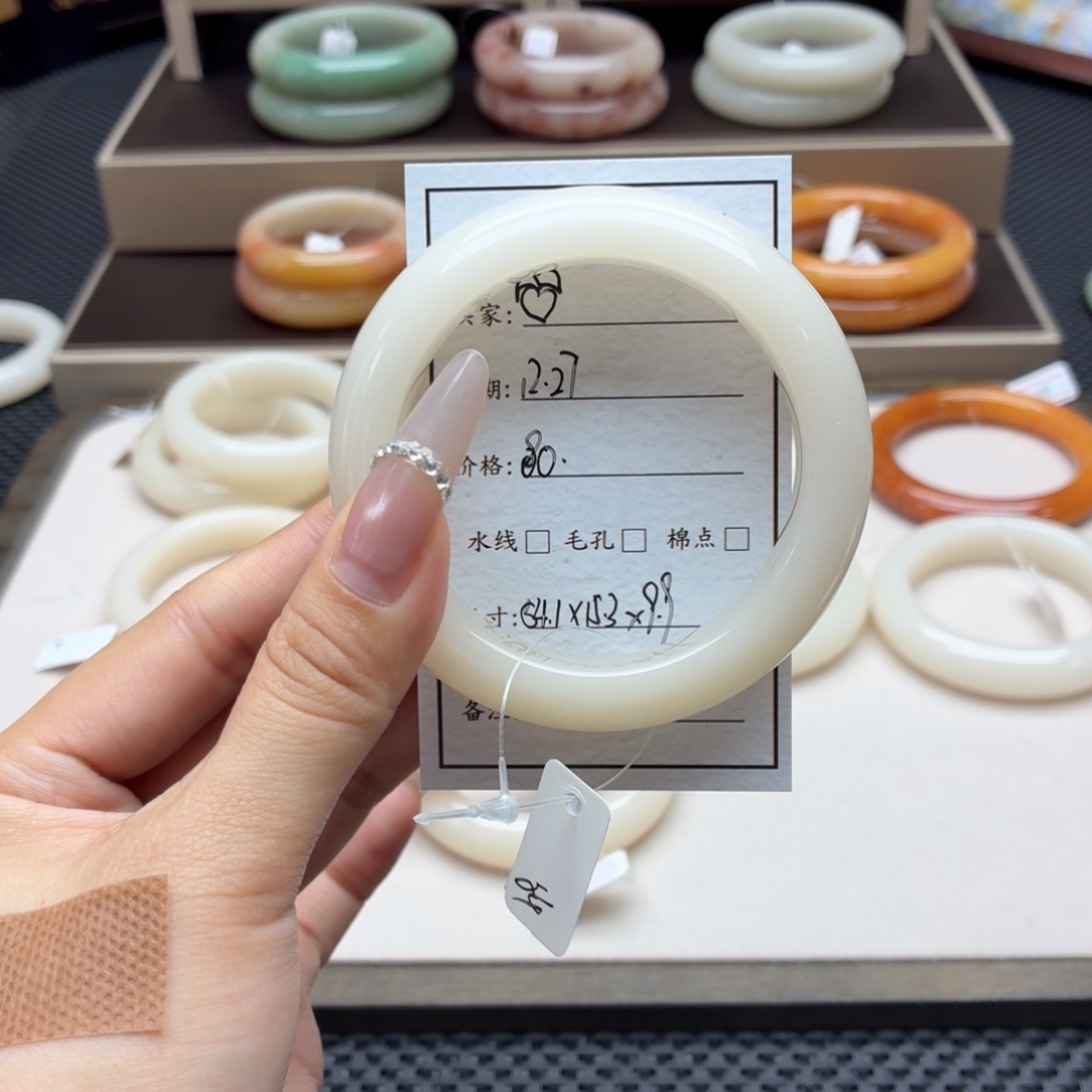 ****石英质玉未镶嵌手镯